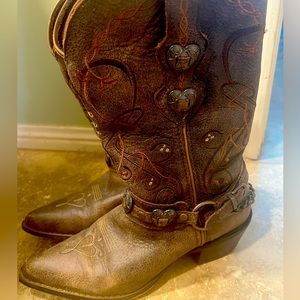 Durango cowboy boots great condition only wore it twice